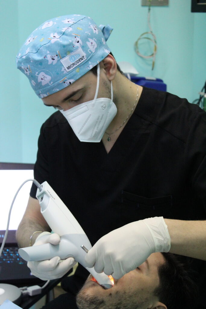 IMPLANTOLOGIA DENTALE MILANO CON VITE IN TITANIO